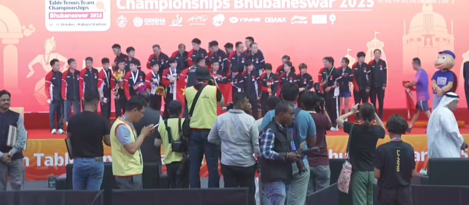 兄弟和睦, 女团冠军 兄弟和睦, 女团冠军